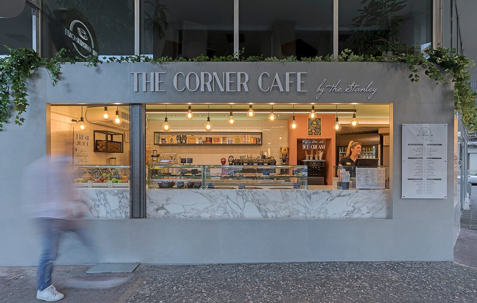 THE CORNER CAFÉ 01