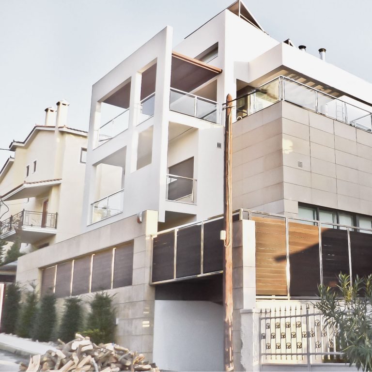 LAYER HOUSE
